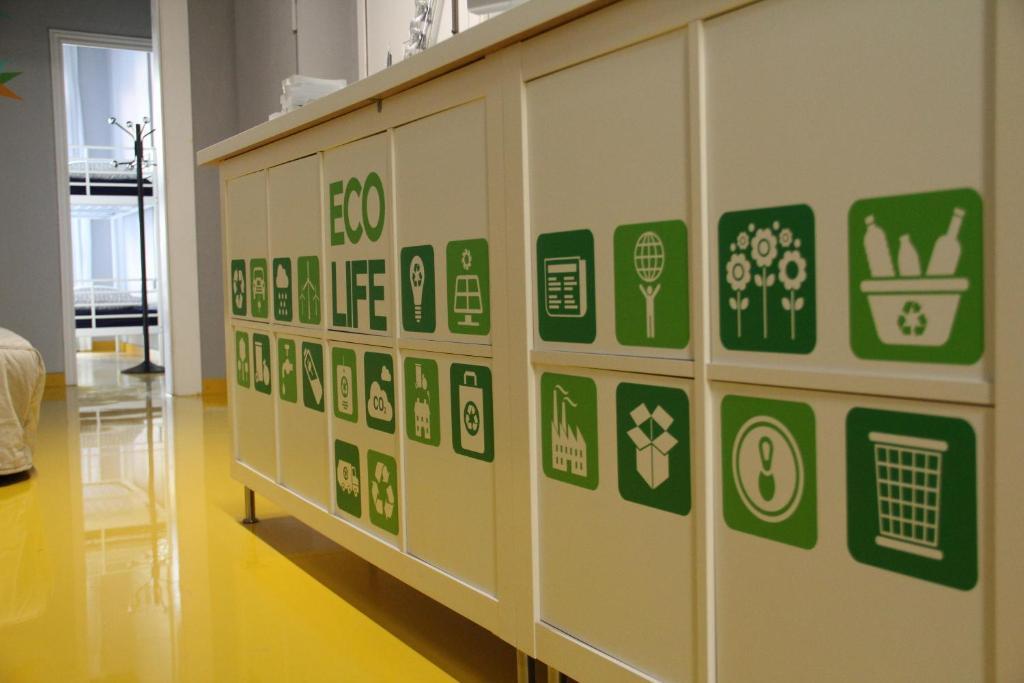 Sleep Green - Certified Eco Youth Hostel Barcelona Exterior photo