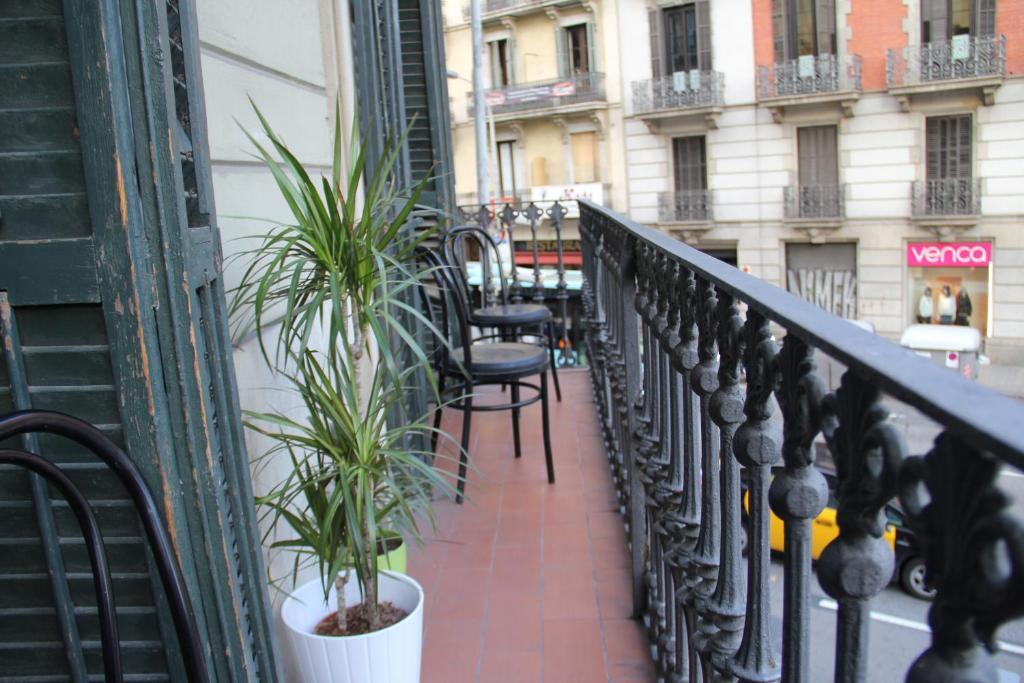 Sleep Green - Certified Eco Youth Hostel Barcelona Exterior photo
