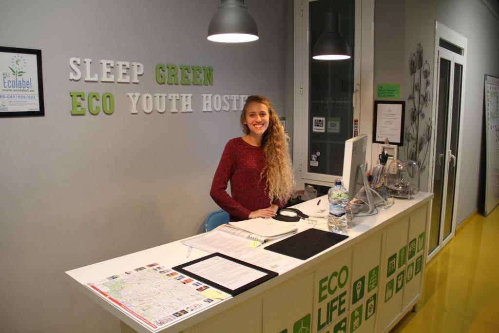 Sleep Green - Certified Eco Youth Hostel Barcelona Exterior photo