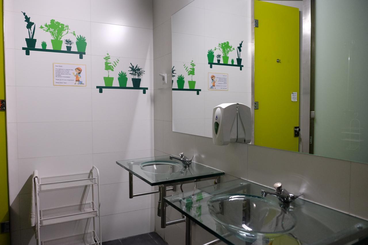 Sleep Green - Certified Eco Youth Hostel Barcelona Exterior photo